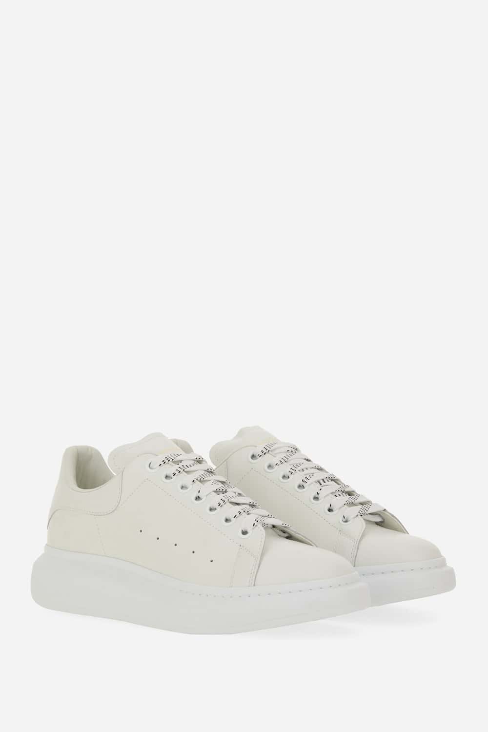 Alexander Mcqueen スニーカー Alexander McQueen - Oversized Sneaker in White (21684) | Exclusive